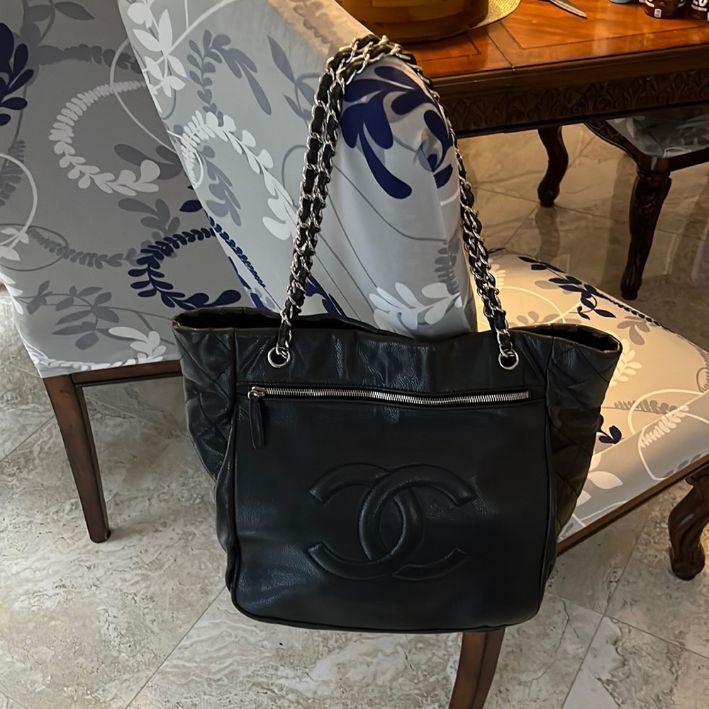 Gorgeous Chanel tote